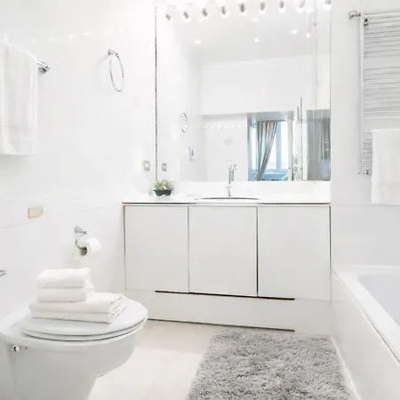 Luxury In Via Dei Cartari Spacious, Elegant, * روما
