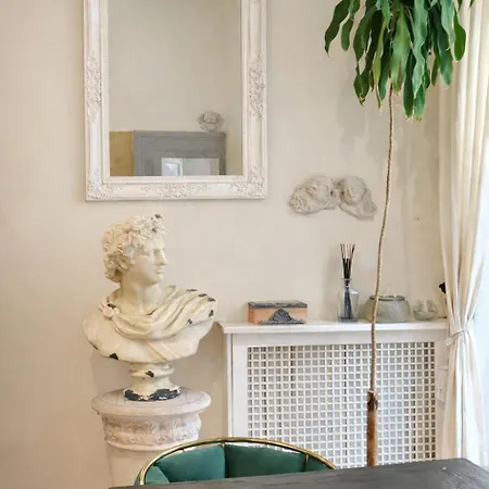 Luxury In Via Dei Cartari Spacious, Elegant, شقة روما