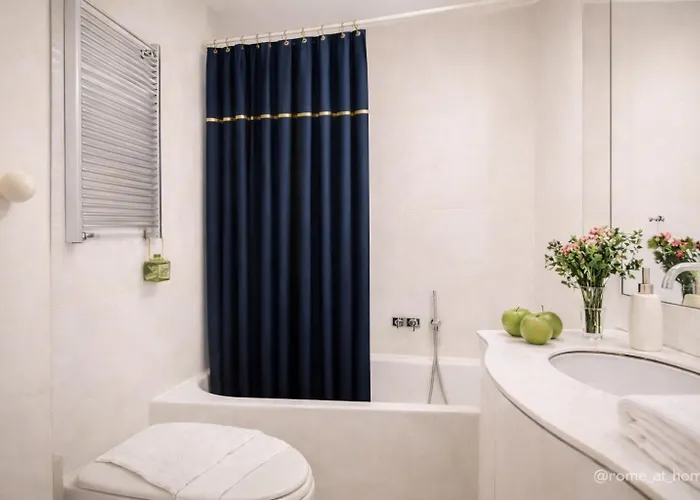 Luxury In Via Dei Cartari Spacious, Elegant, Daire Roma