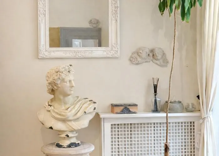 Luxury In Via Dei Cartari Spacious, Elegant, Daire Roma